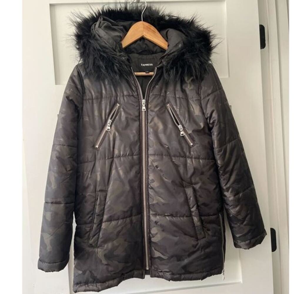 Express Camo Detachable Faux Fur Collar Coat Size Small Excellent Condition